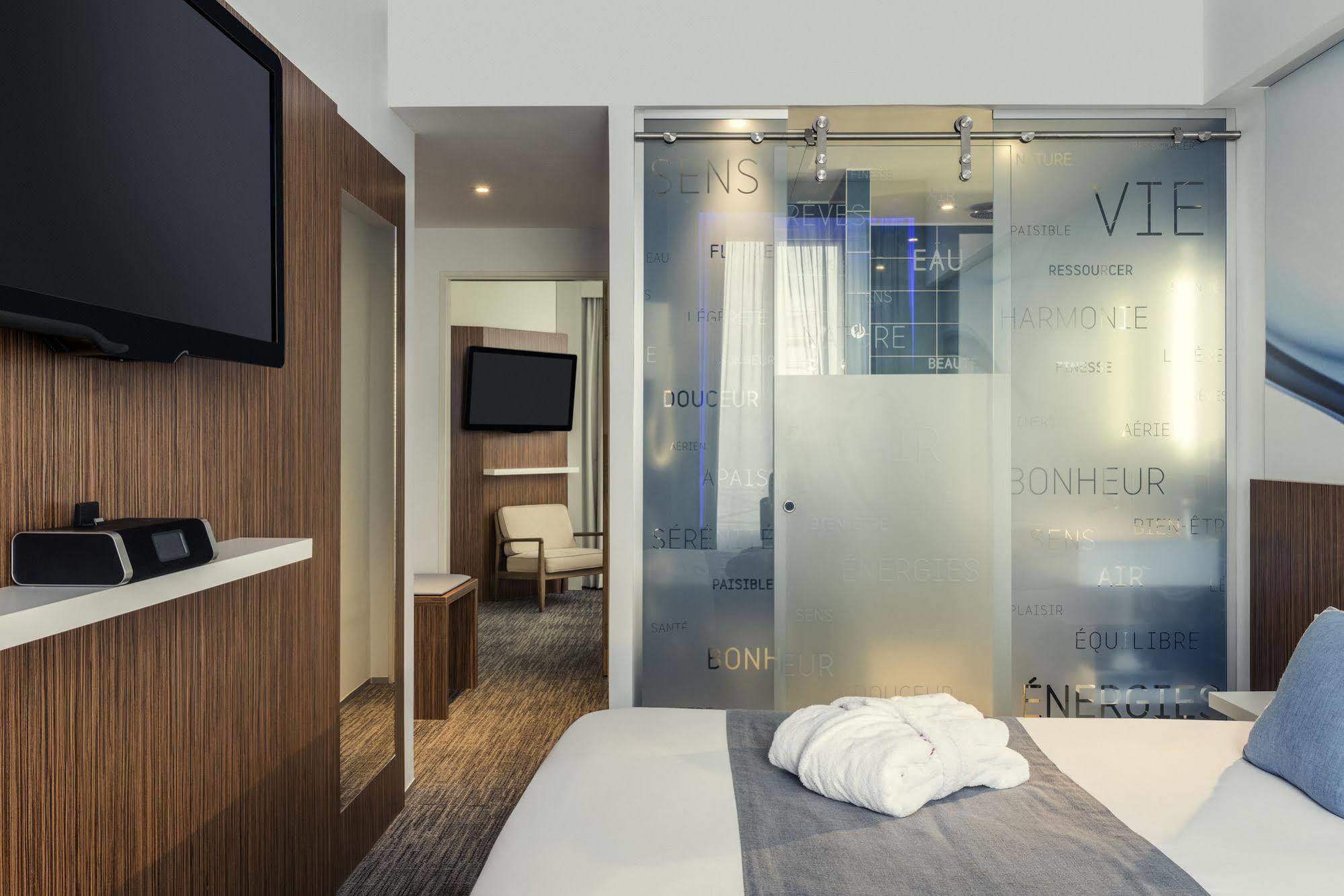 Mercure Paris Gare Du Nord Exterior photo